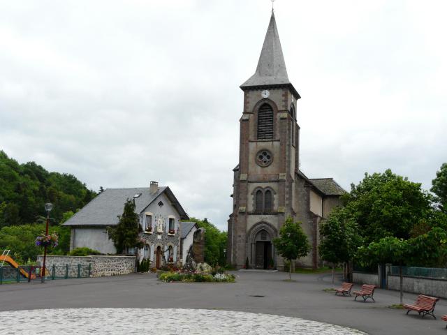 L'église Saint-Ferréol de Murol, Puy-de-Dôme, France.