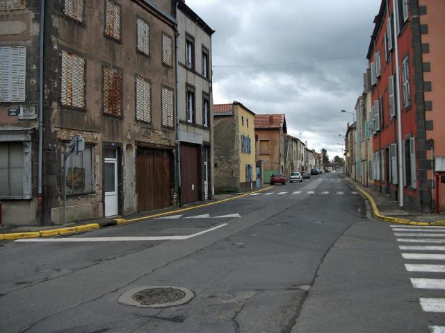 Grande Rue à Aigueperse en direction de Riom, route départementale 2019 (ancienne route nationale 9) [10038]