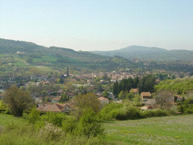 Vue générale de Saint-Amant Tallende (Auvergne- Puy-de-Dôme)