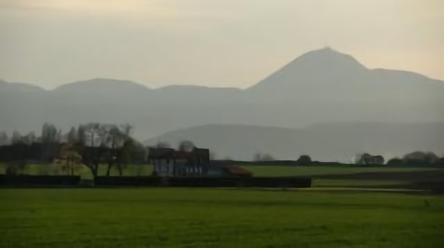 Le Puy de Dôme en fin de soirée