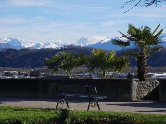 Vue depuis la place royale de Lescar