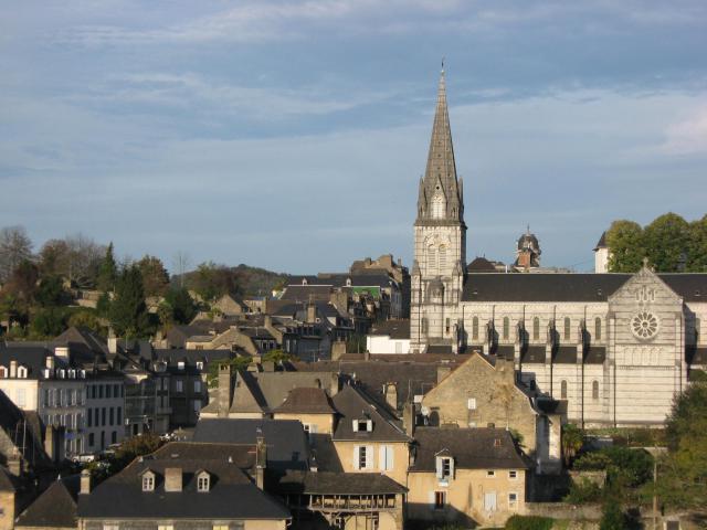 Eglise Notre Dame depuis les lacets du Biscondau (Oloron-Sainte-Marie) (Pyrénées-Atlantiques) Pyrénées).