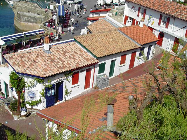 Biarritz, maisons colorées du port-vieux des pêcheurs. Photo prise le 04/05/06 par Harrieta171