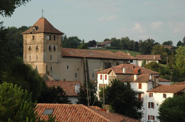 Espelette, l'église. Photo prise le 08/08/06 par Harrieta171