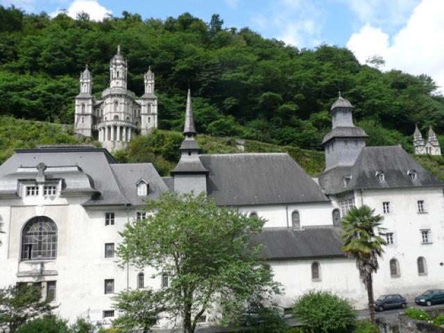 Lestelle-Betharram - Le sanctuaire et les chapelles du Calvaire