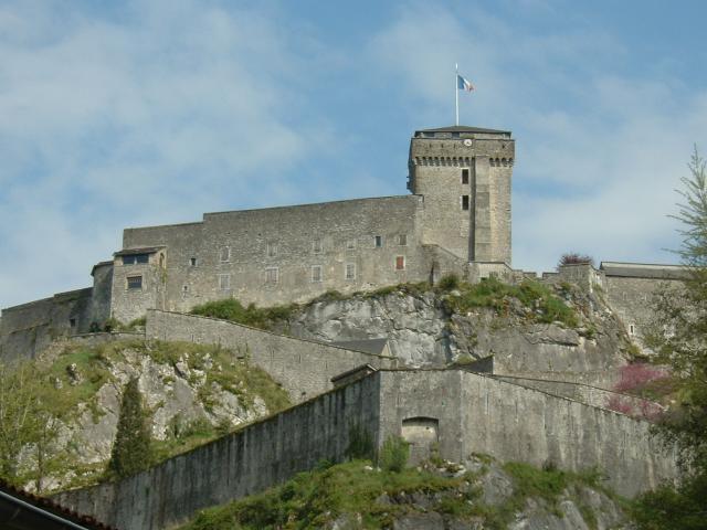 Lourdes (Hautes-Pyrénées, Midi-Pyrénées, France) : château, vue de l'ouest.