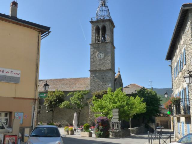 Eglise et place centrale d'Osséja, Pyrénées-Orientales, France