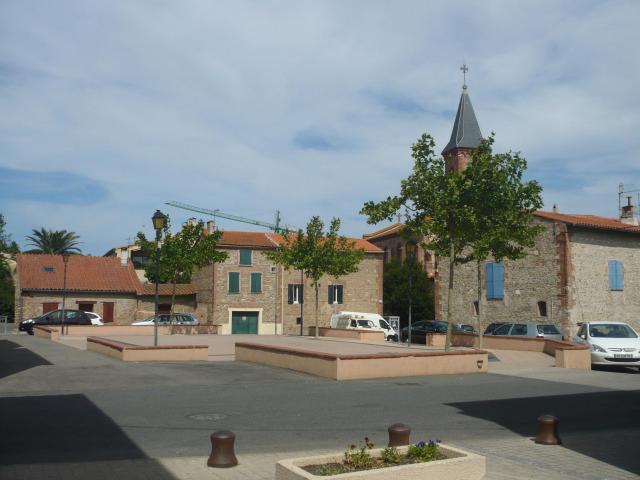 La place du village à Corneilla-del-Vercol