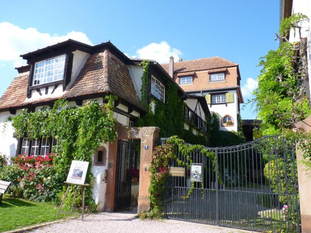 Alsace, Bas-Rhin, Boersch, Foyer artistique de Saint-Léonard dans la cour de l'ancien couvent