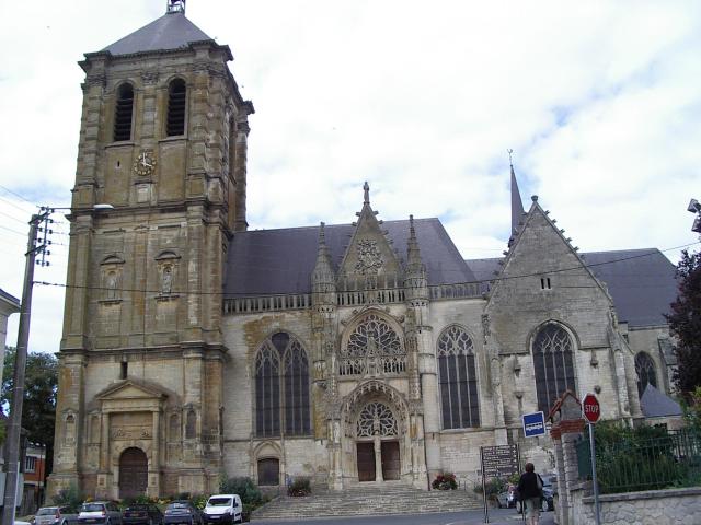 L'église Saint-Nicolas est une église catholique située à Rethel, en France