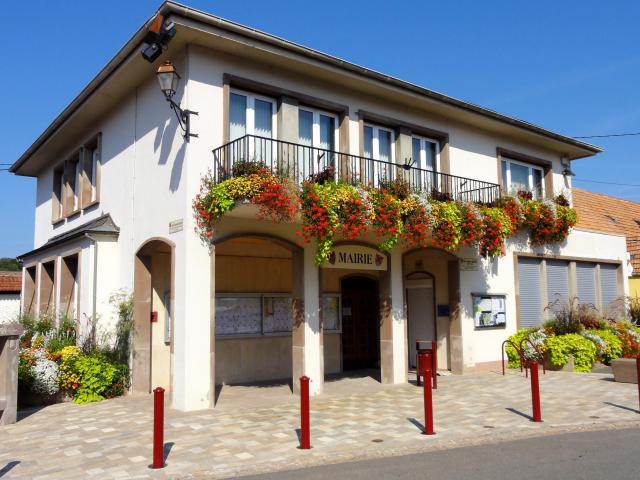 Alsace, Bas-Rhin, Stutzheim, Mairie.