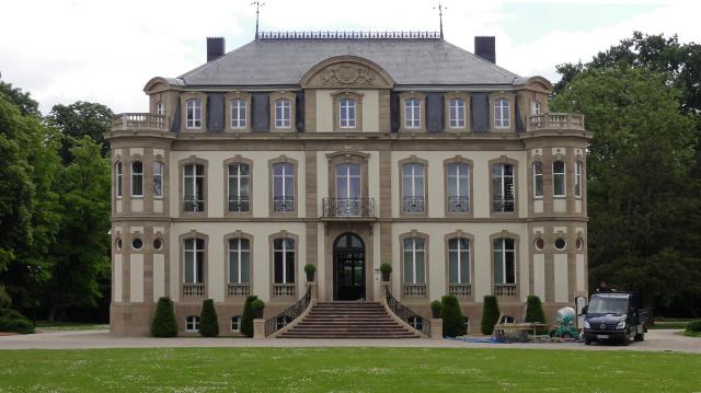 Alsace, Bas-Rhin, Dorlisheim, Château Saint-Jean (1857) ou château Bugatti (IA67011214, IA67011213).