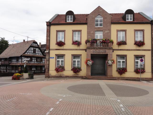 Alsace, Bas-Rhin, Souffelweyersheim, Mairie.