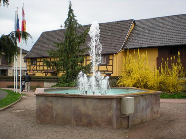 Dinsheim-sur-Bruche, fontaine