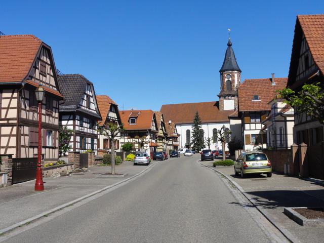 Alsace, Bas-Rhin, Weyersheim, Rue Baldung Grien.