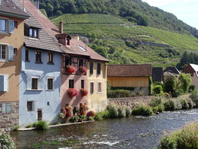 Maisons le long de la Thur à Thann