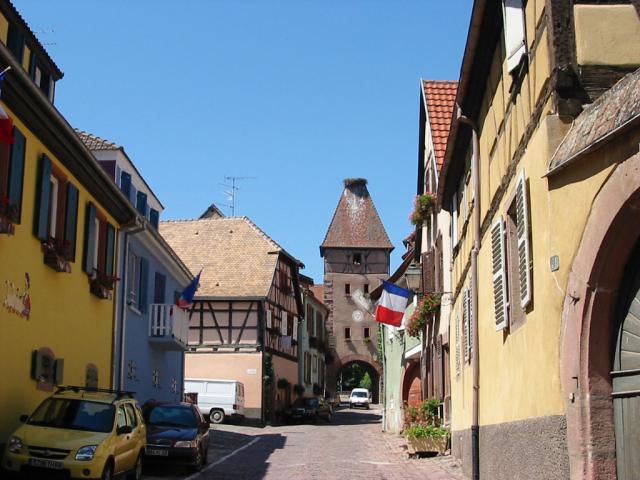 La porte haute (Obertor) à Ammerschwihr (Haut-Rhin).