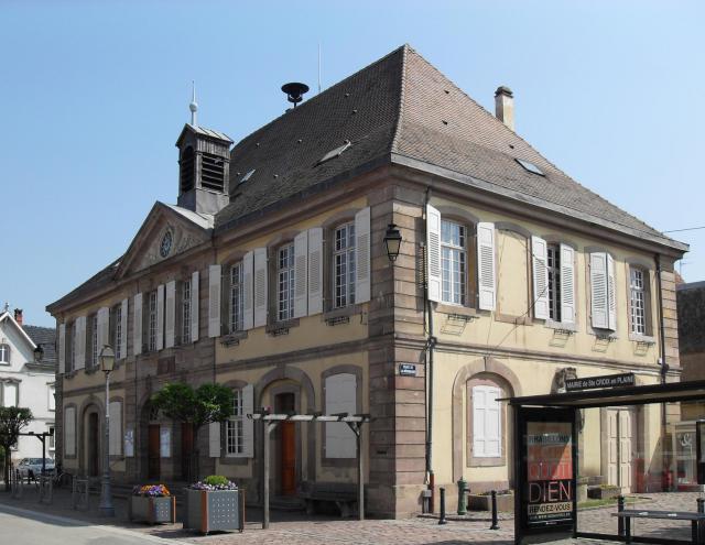 La mairie de Saint-Croix-en-Plaine