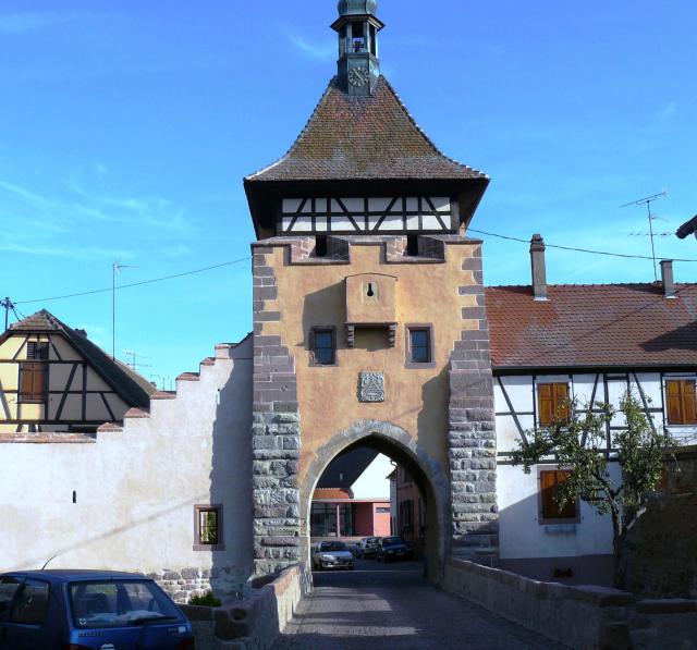 La tour haute (côté nord-ouest) réhabilitée en 2009