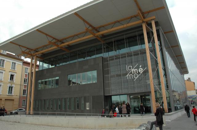 Façade de la médiathèque d'Oullins
