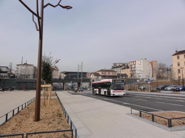 Avenue du Rhône desservant le pôle multimodal et la station de métro