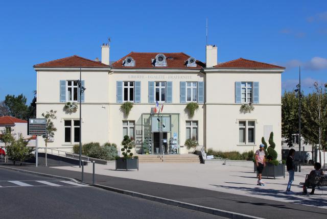 Hôtel de ville de Grézieu-la-Varenne.