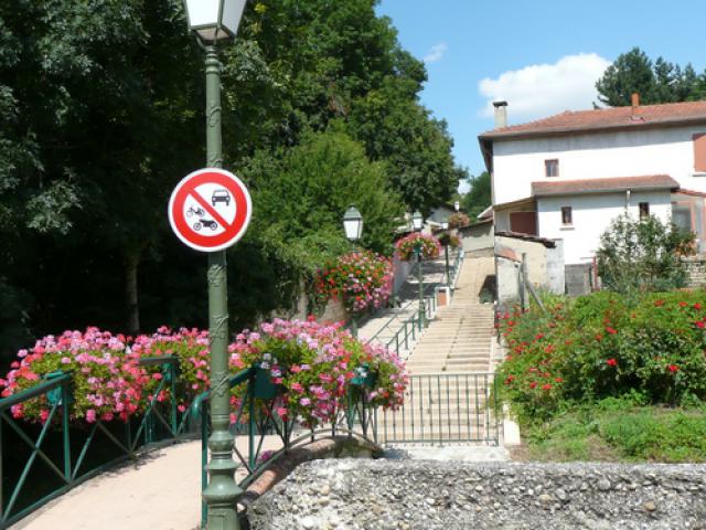 Pont fleuri sur Putaret, chemin de l'église