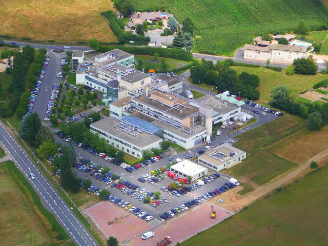 Vue aérienne de la polyclinique d'Arnas