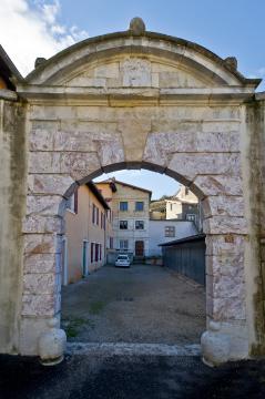 Cet édifice est répertorié dans la base Mérimée, base de données sur le patrimoine architectural français du ministère de la Culture, sous…