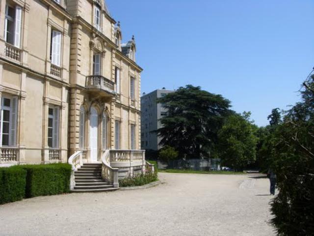 Ecully: le chateau de Charrière Blanche