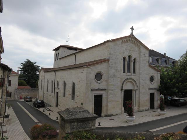 Église Saint-Étienne de Lucenay (Rhône, France).
