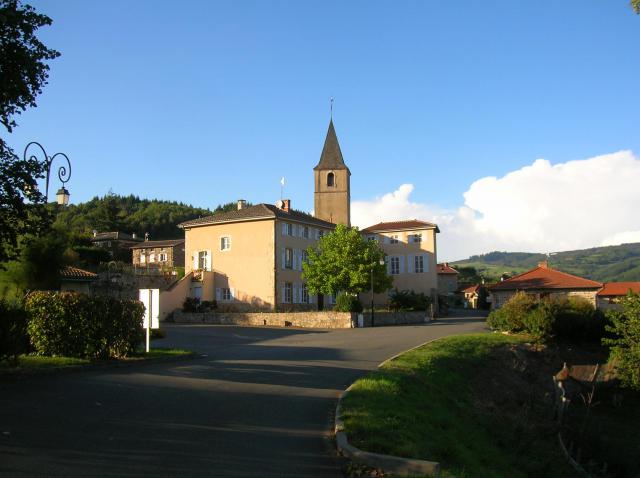 la mairie et le clocher de l'église, Les Ardillats, RHONE, FRANCE.