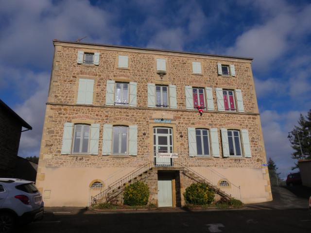 Mairie de Saint-Nizier-d'Azergues (Rhône, France).
