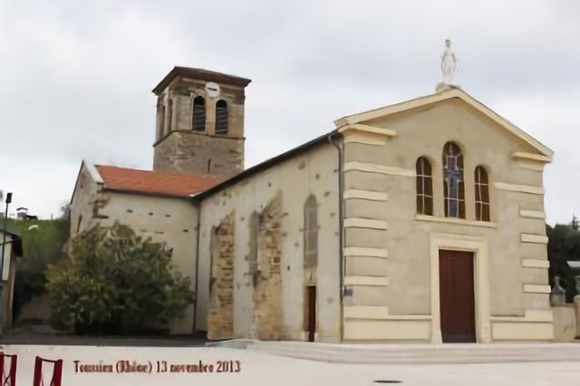 Toussieu (69). 13 nov 2013. L'église du village.