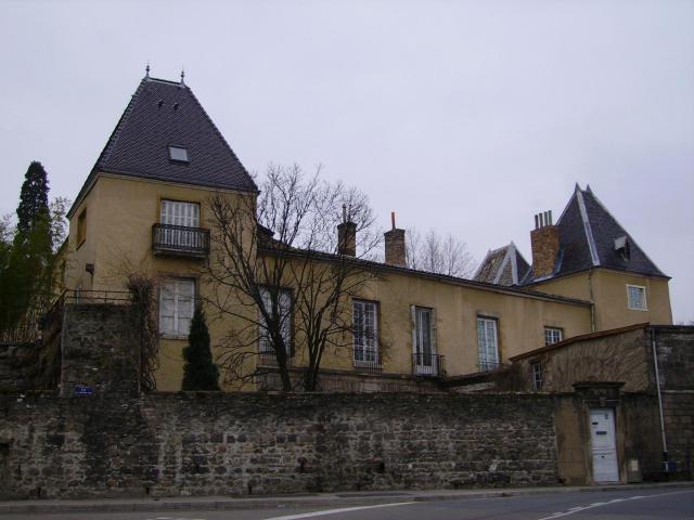 Château de la Tour ST Genis Laval (France) Photo AV Monteux 25/02/2006