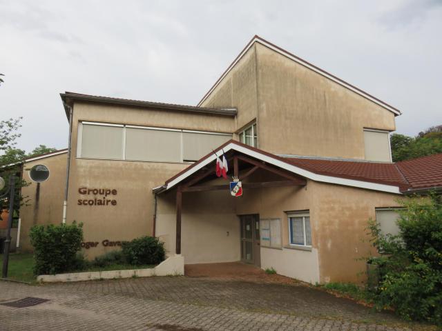 Groupe scolaire Roger Gavage à Fontaines-Saint-Martin (Rhône, France).