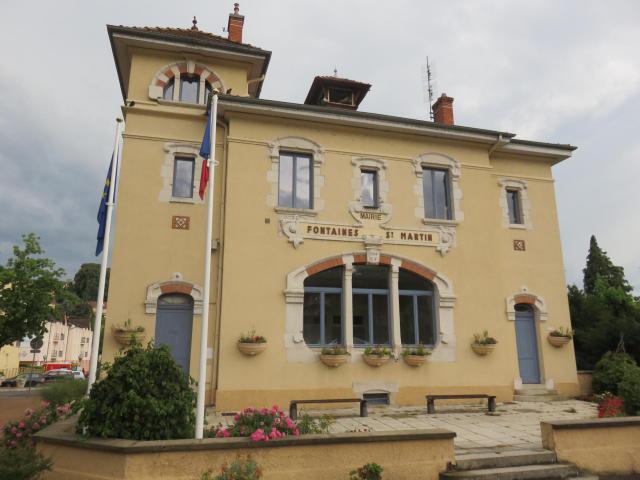 Mairie de Fontaines-Saint-Martin (Rhône, France).