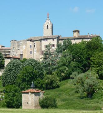 Vue sur la citadelle de Chazay-d'Azergues.