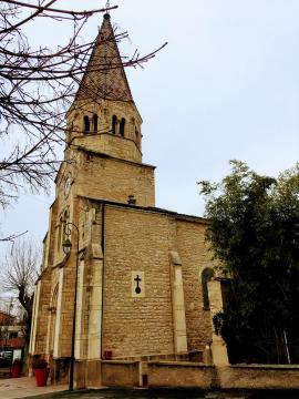 Vue depuis le sud de l'église de Limas