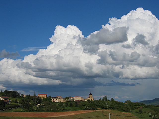 Saint Jean des Vignes , le bourg