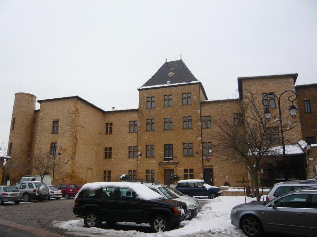 La mairie de Charnay (Rhône, France).