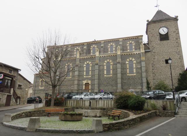 L'église Saint-Jean-l'Évangéliste à Messimy (Rhône, France).