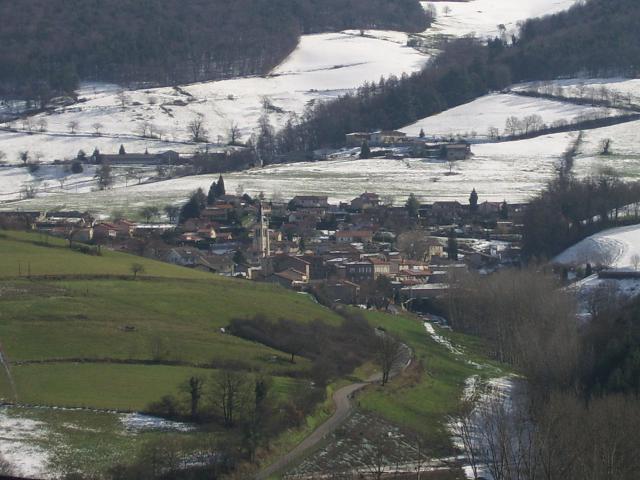 Vue globale du village de Saint-Genis-l'Argentière.