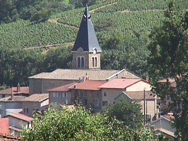 Vue du bourg de Marchampt en juin 2010