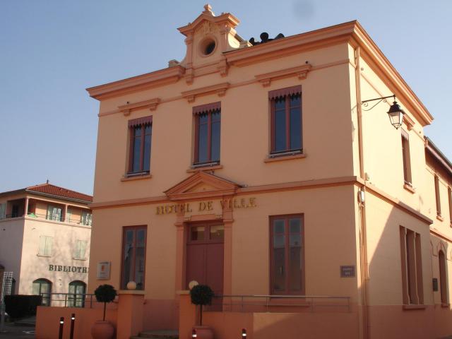 Ternay (69) : la mairie vue générale