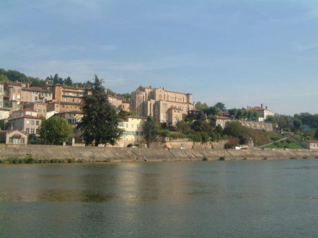 Trevoux from Saone