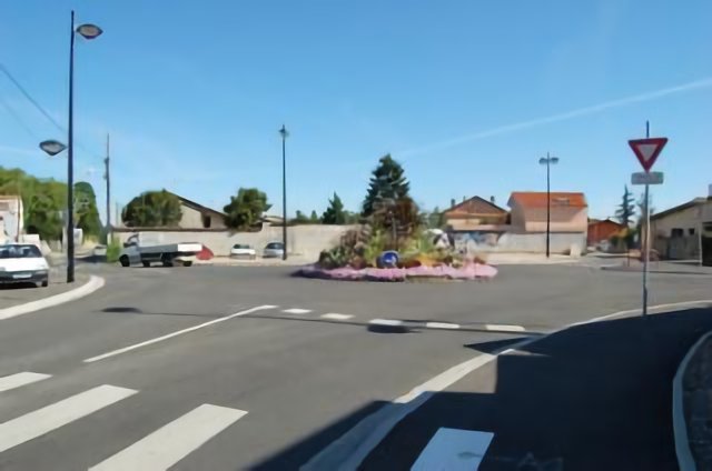 Rond-point : rues 8 mai-A.Vacher-J.Desbois