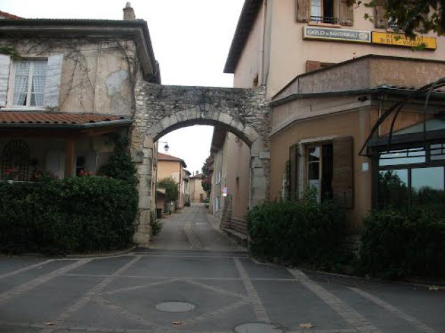 porte d entree du village st bernard