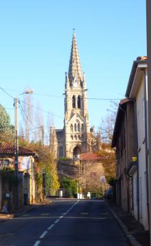 Église paroissiale de Saint-Cyr-au-Mont-d’Or, village de la banlieue nord de Lyon.