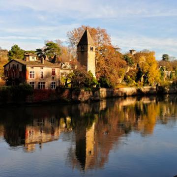 l'ile Barbe , reflets sur la Saône à Lyon